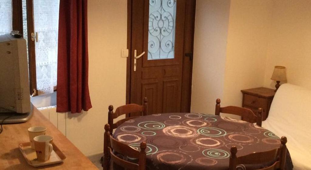 Au Coeur De Bourg Csm Apartman Courseulles-sur-Mer Szoba fotó