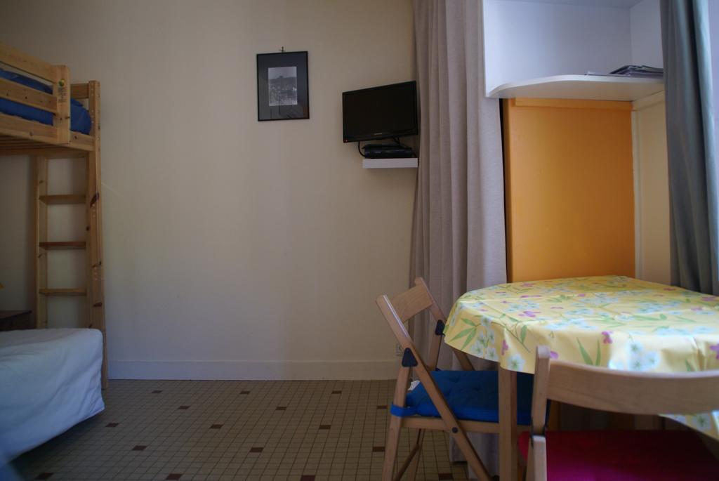 Au Coeur De Bourg Csm Apartman Courseulles-sur-Mer Szoba fotó